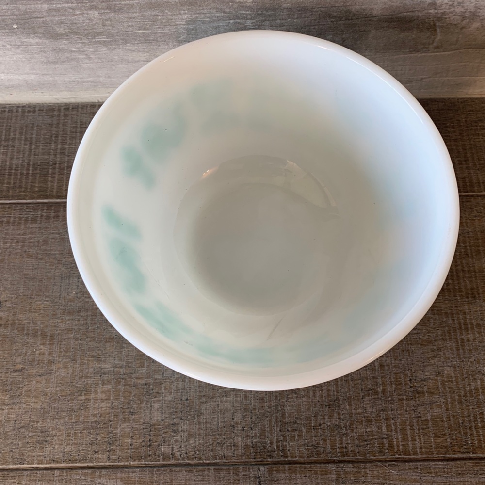 Vintage Pyrex Amish Butterprint Mixing Bowl # 402 White Turquoise 1.5 Qt - Picture 2 of 6